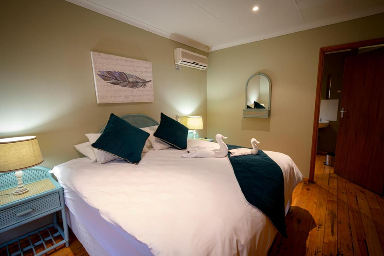 Bedroom 3, Sangiro Lodge, Mangaung