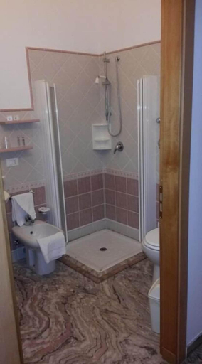 Bathroom 4, Hotel Riviera, Trapani