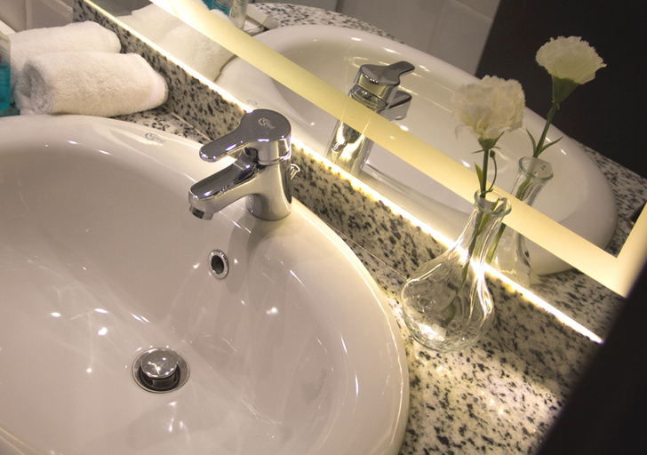 Bathroom 4, Pyramids Tower, Al-Ahram
