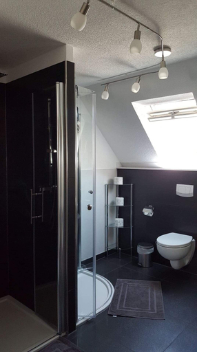 Bathroom 3, Ferienwohnungen am Naturbad, Ortenaukreis