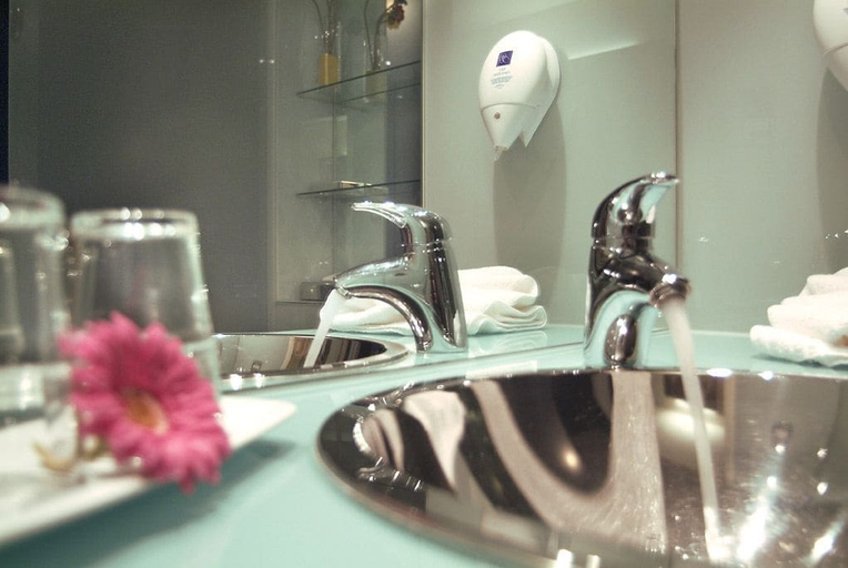 Bathroom, Park Inn by Radisson Birmingham Walsall M6 J9, Walsall