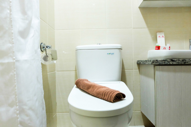 Bedroom 3, Comfortable Premiere 1BR at The Oasis Apartment By Travelio, Cikarang