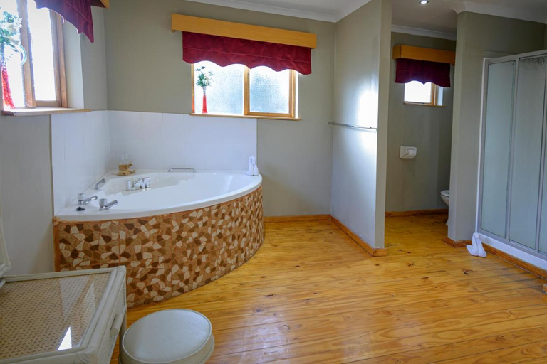Bathroom, Sangiro Lodge, Mangaung