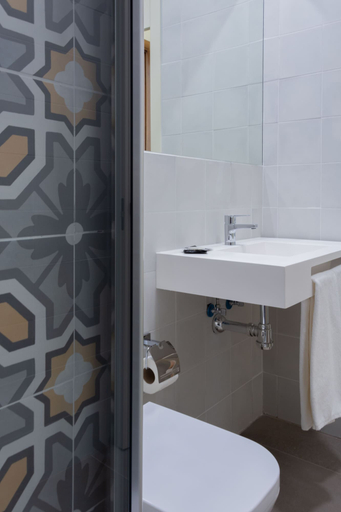 Bathroom 5, Hostal La Mina, Cádiz