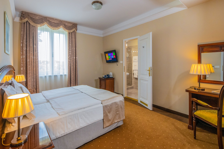 Bedroom 3, La Contessa Castle Hotel, Bélapátfalva