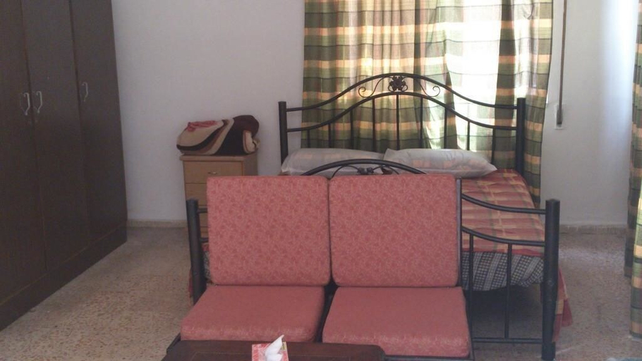 Bedroom 2, Mutaz Apartment, Wadi Essier