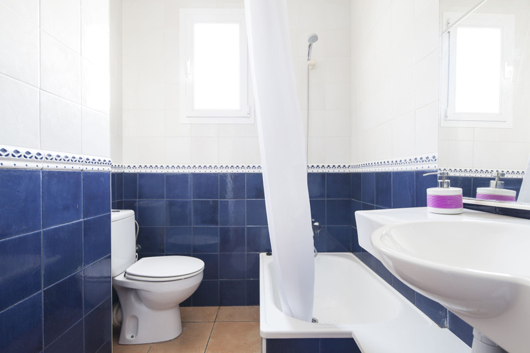 Bathroom, Apartamento Penya Golosa (055), Girona