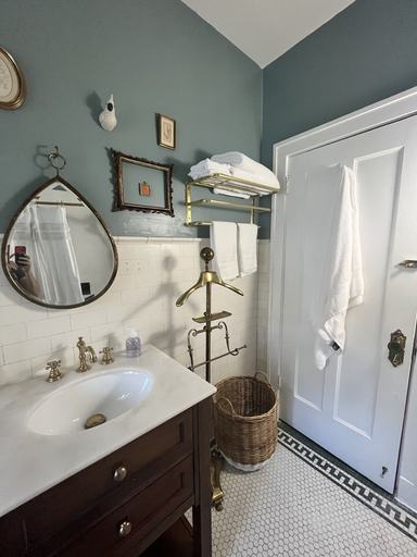 Bathroom 3, Harbinson House, Sacramento