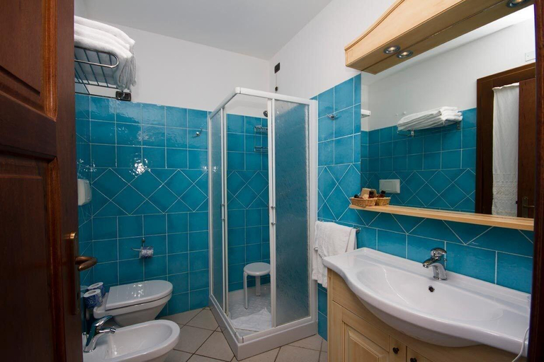 Bathroom, Mariposas, Cagliari