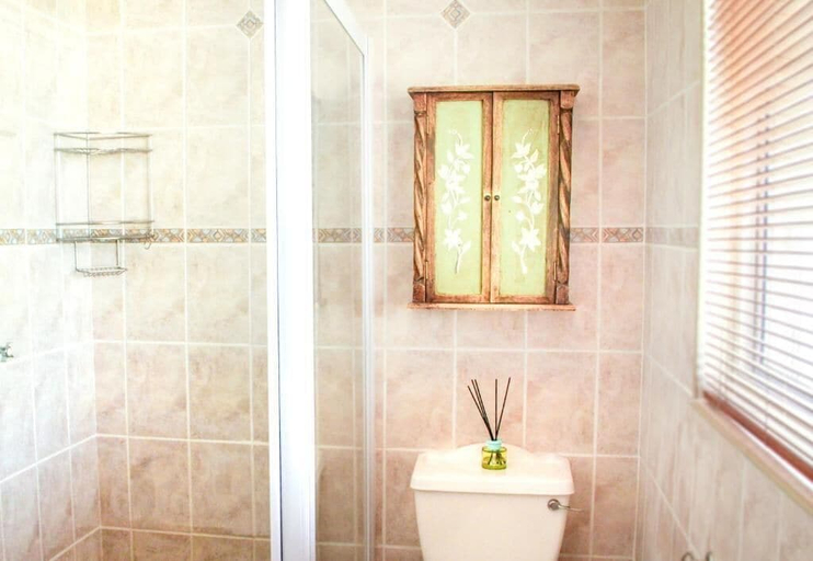Bathroom 3, 438 St Martini, City of Cape Town