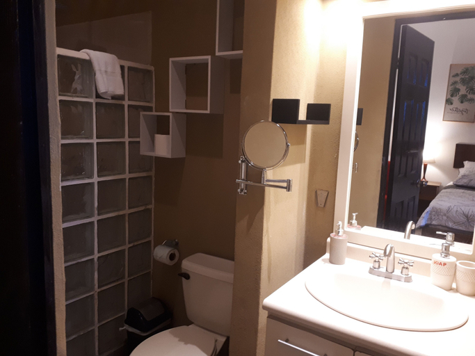 Bathroom 5, Hotel La Palapa, Santa Cruz