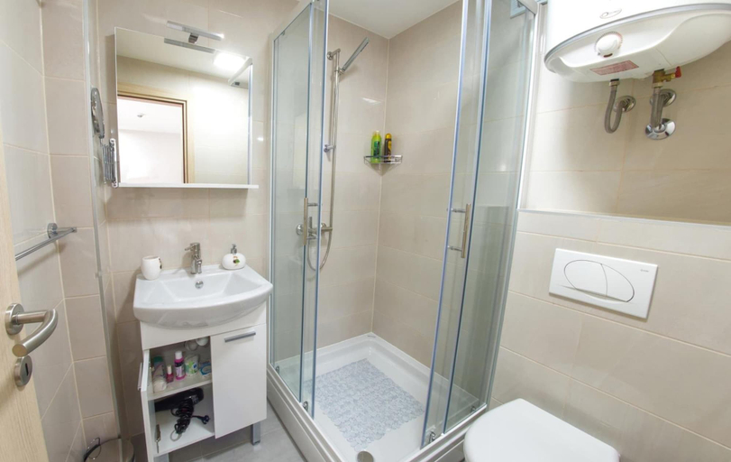 Bathroom 3, Five Rivers Rooms, Herzegovina-Neretva