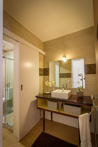 Bathroom 4, São Domingos Flowers Apartments, Porto