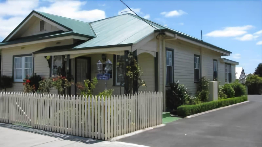 Exterior & Views, AAA-Ye Olde Post Office Cottage Bed & Breakfast, Circular Head