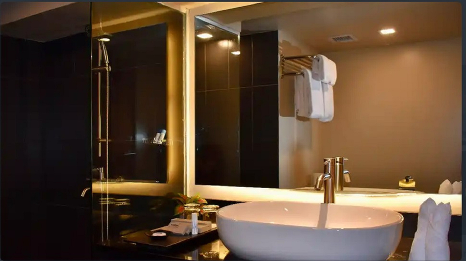 Bathroom 5, Doulos Phos The Ship Hotel, Bintan Regency