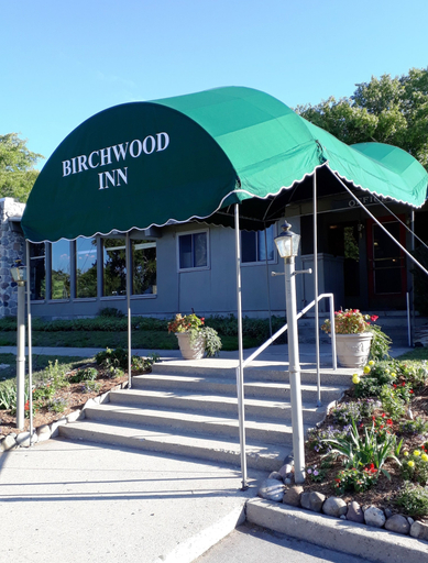 Exterior & Views 2, Birchwood Inn, Emmet