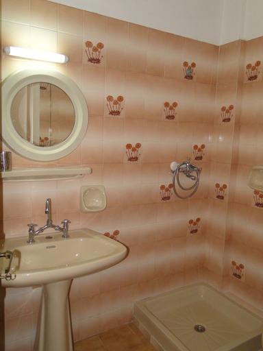 Bathroom 5, Paradise Inn, Crete