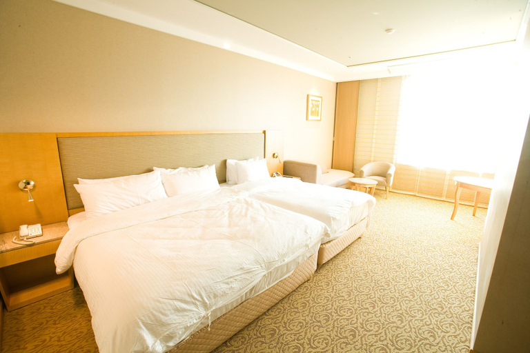 Bedroom 2, Grand Hotel, Buk