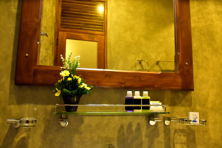 Bathroom 3, Hotel Athgira, Embilipitiya