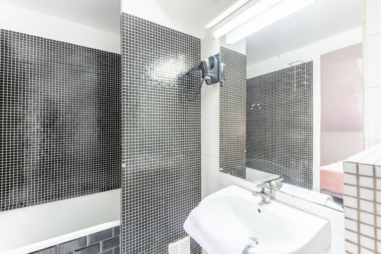 Bathroom, Vincennes Sauvage, Val-de-Marne