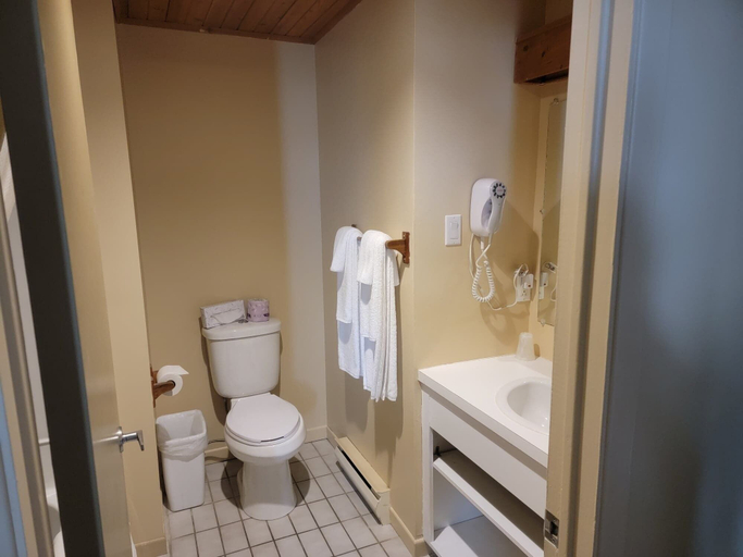 Bathroom 4, Hotel Motel Du Havre, Minganie--Basse-Côte-Nord