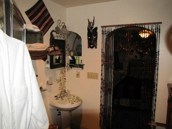 Bathroom 4, Oasis Bed and Breakfast, Erie