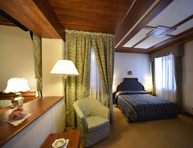 Bedroom 2, Hotel Sporting, Belluno