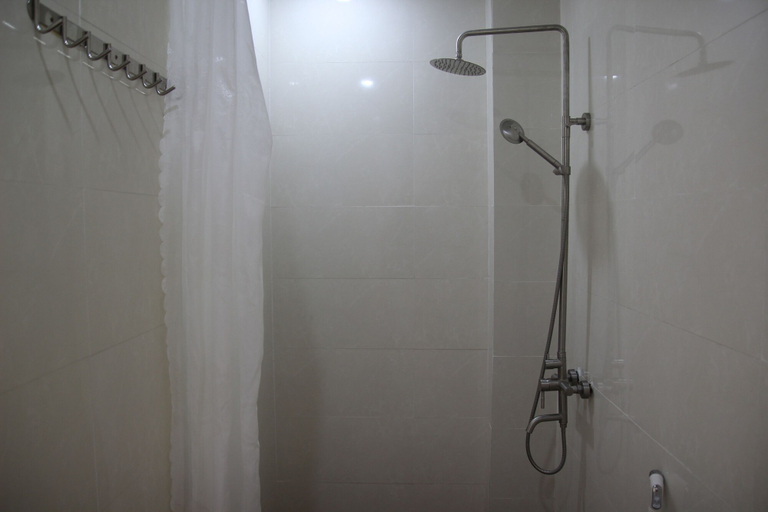 Bathroom 3, Mona Lisa Hotel, Da Nang