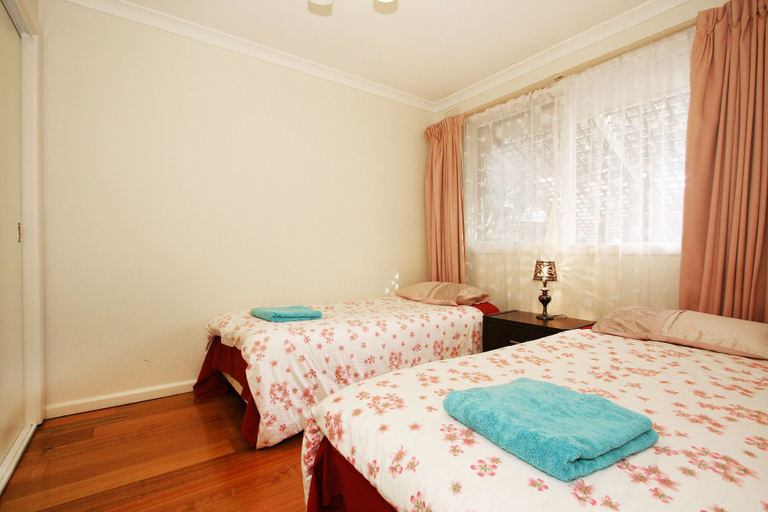Bedroom 3, 3 43 Thames Holiday Unit, Melbourne