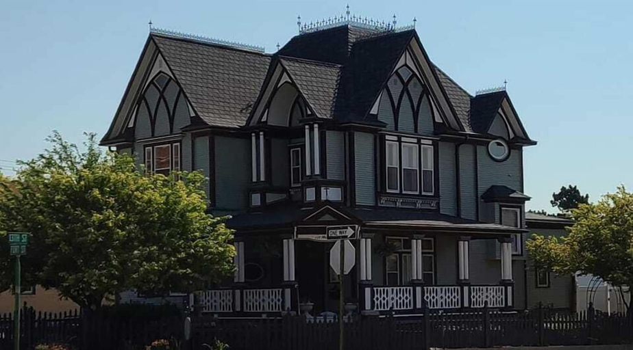 Exterior & Views, The Bissing House, Ellis