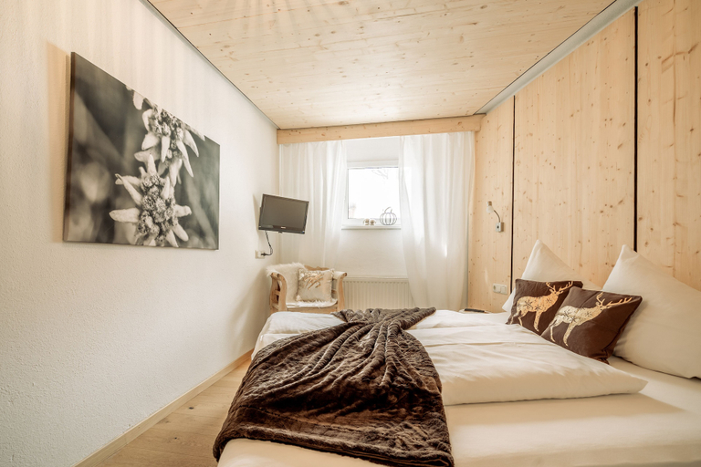 Bedroom 2, Hotel Fortuna, Landeck