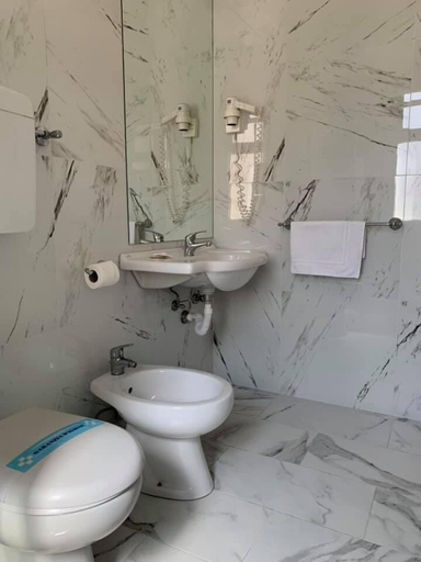 Bathroom 4, Hotel Marittima, Rimini