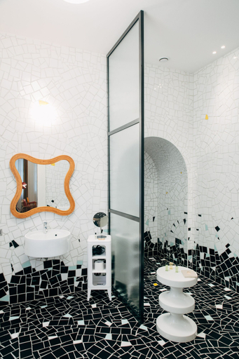 Bathroom, Hôtel du Cloître, Bouches-du-Rhône