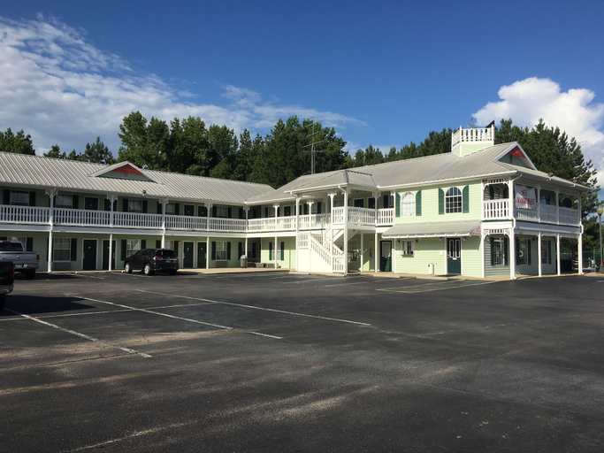 Exterior & Views 2, Woodstream Inn, Troup