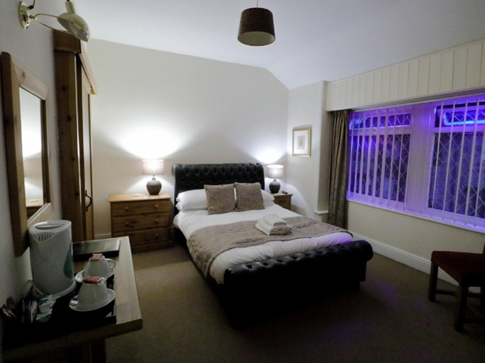 Bedroom 2, Ye Olde Cheshire Cheese Inn, Derbyshire