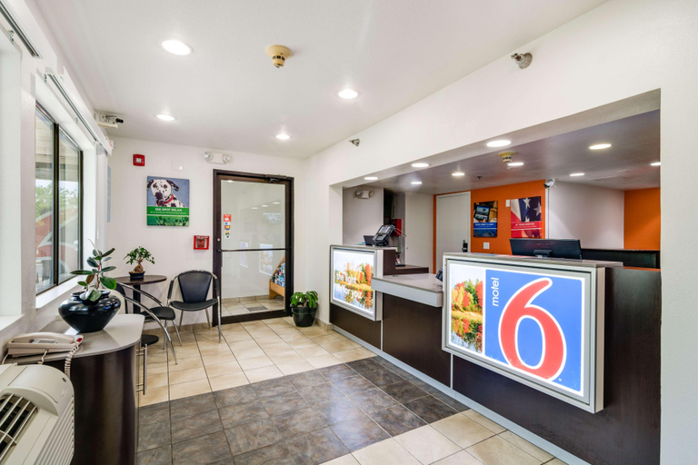 Public Area 2, Motel 6 Rolling Meadows, IL - Chicago Northwest, Cook