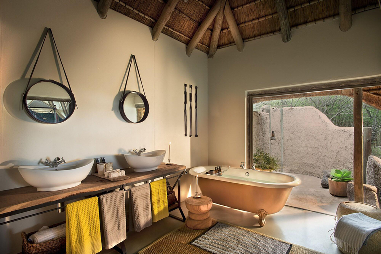 Bathroom 4, Tanda Tula Safari Camp, Ehlanzeni