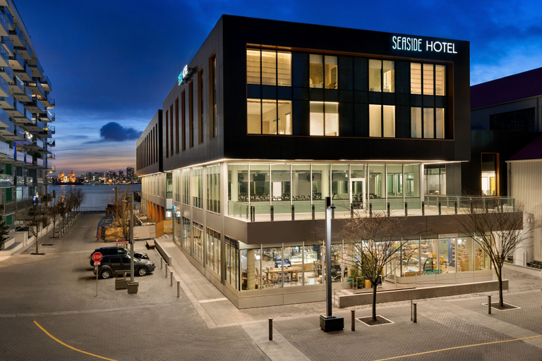 Exterior & Views