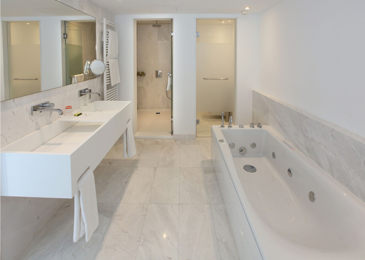 Bathroom 4, Droushia Heights