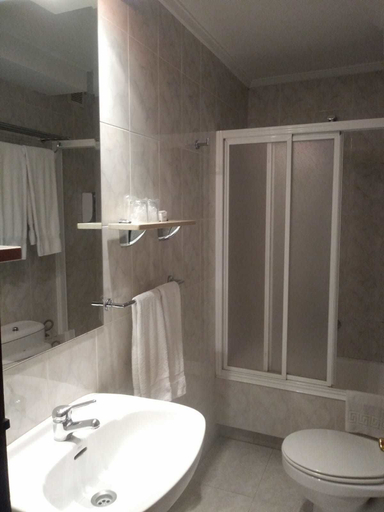 Bathroom 3, Hostal Sancho Garcia, Burgos