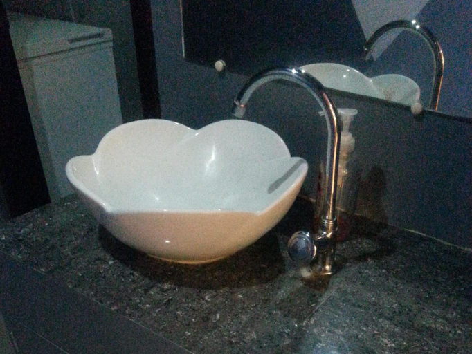 Bathroom 5, Dolyn Suites, General Santos City