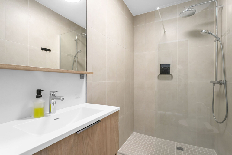Bathroom 2, Hotel Vera, Reykjavík