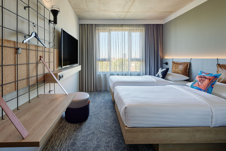 Bedroom 3, Moxy Cologne Muelheim, Köln