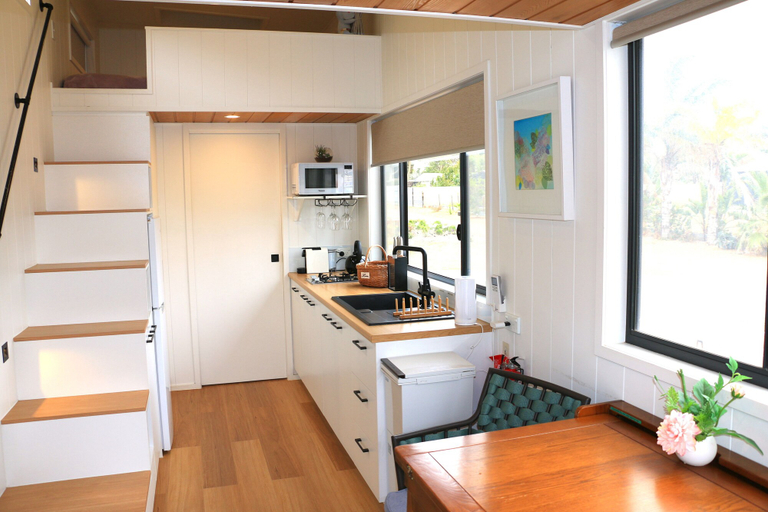 Others 4, The Pink Lake Tiny House - 'sakura', Wakefield