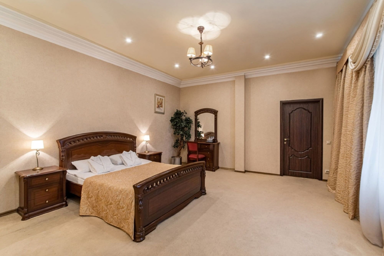 Bedroom 2, Hotel Royal, South-Western