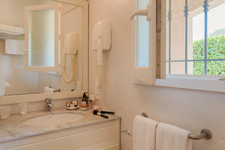 Bathroom 5, La Résidence du Moulin, Alpes-Maritimes