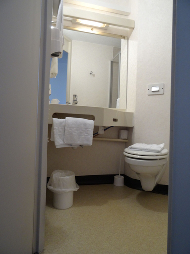 Bathroom, MetrHotel Basso Cambo, Haute-Garonne
