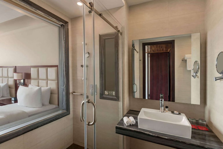 Bathroom 2, Ramada by Wyndham New Delhi Pitampura, Delhi
