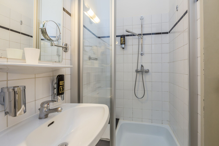 Bathroom 4, Hotel Graf Stadion, Wien