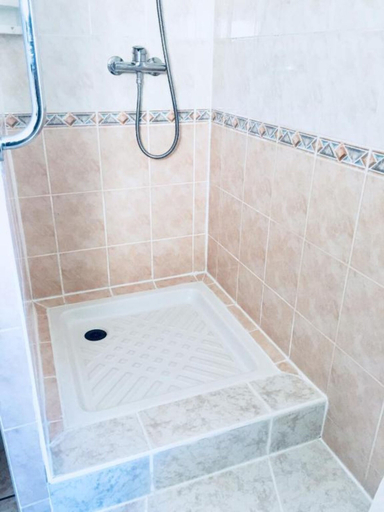 Bathroom 3, Hôtel Le Brasilia, Hérault